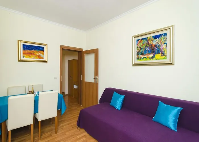 Dora Mljet * Kozarica